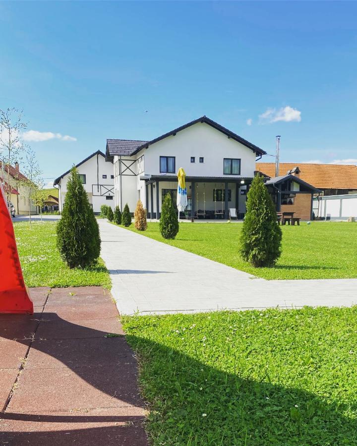 Hotel Casa Raira Barcani Zewnętrze zdjęcie