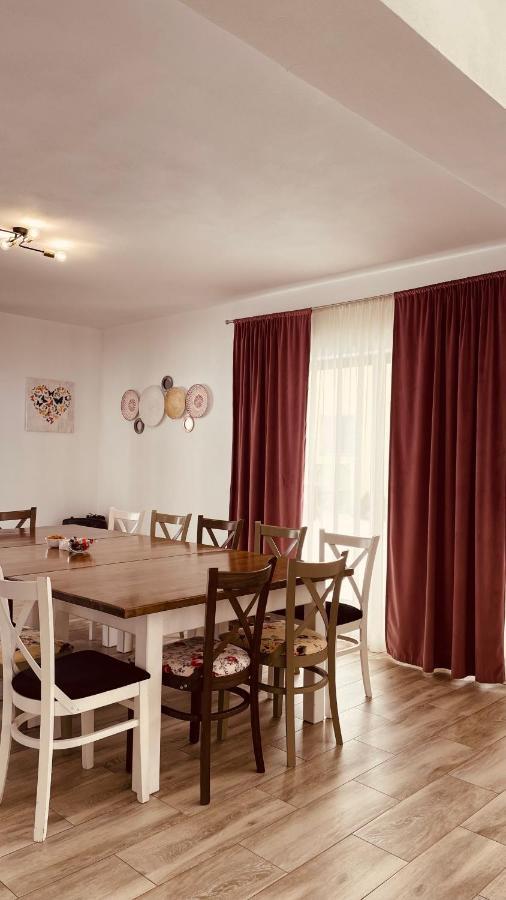 Hotel Casa Raira Barcani Zewnętrze zdjęcie